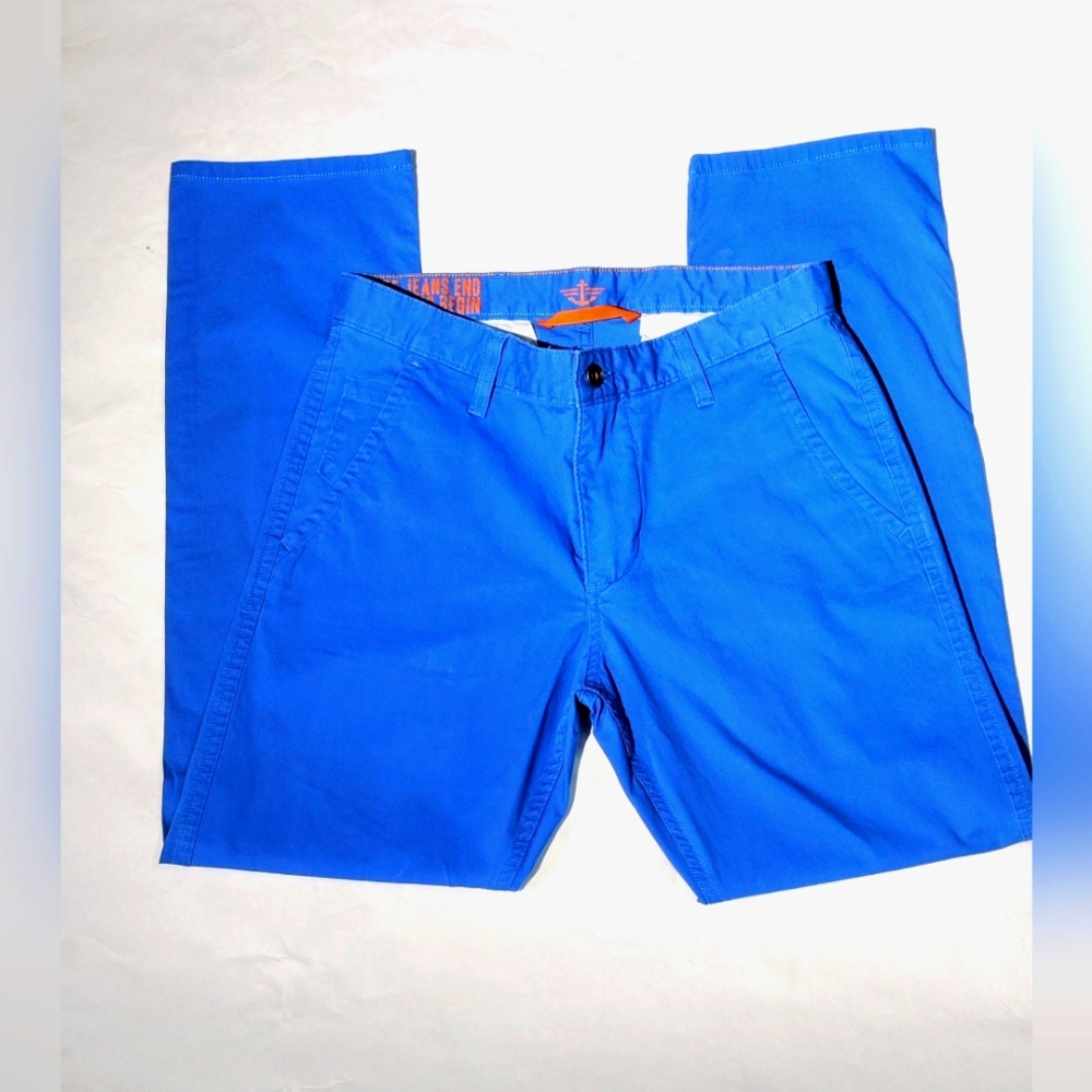 Docker's Blue khakis 🔥